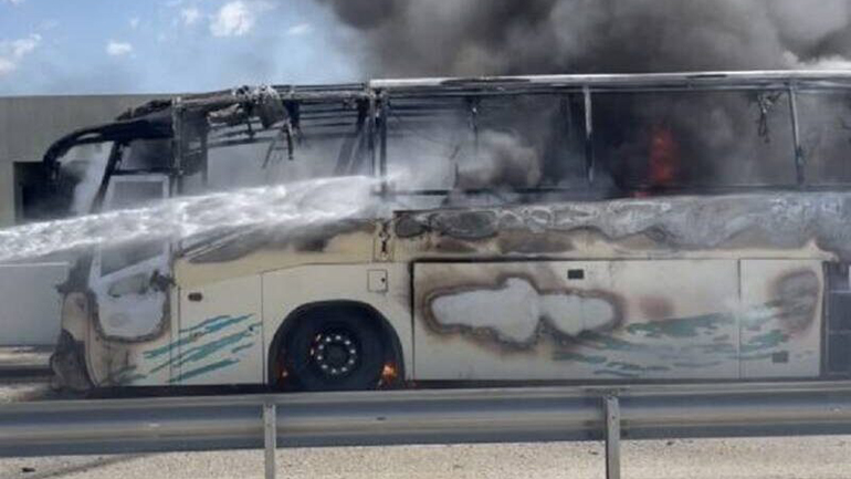 Κάηκε ολοσχερώς λεωφορείο του υπεραστικού ΚΤΕΛ Κέρκυρας – Δεν κινδύνεψαν οι επιβάτες